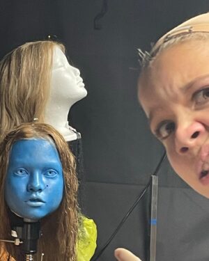 Amie Donald Instagram - More BTS … M3gan

@blumhouse @blumhousehorror @meetm3gan @universalpictures 
#m3gan #amiedonald