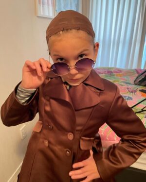 Amie Donald Instagram - Always having fun behind the scenes

#m3gan #meetm3gan @blumhouse @blumhousehorror @meetm3gan @atomicmonster @universalpictures @universalpicturesnz