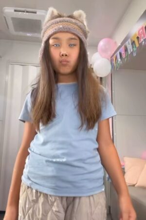 Amie Donald Instagram - Remember this trend 🤣 

#sweettooth #sweettoothseason3 #sweettoothforever #sweettoothnetflix #tv #tvshow #viral #viralvideos #viralreels #fyp #fypage #fun #funny #sweettoothwendy #naledi #naledimurray