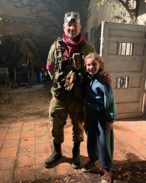 Amie Donald Instagram - The Lastmen … Legends

@tipene_stunts 
@sole2811 #MarkSole
@aeonscott.cyanscott #BrendonScott
@toafraser 

@sweettoothnetflix @netflix #sweettooth #amiedonald #mayamonkeysweettooth
