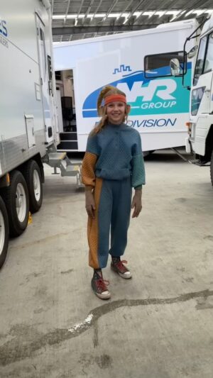 Amie Donald Instagram - Monkey Business 🐒 What hybrids really get up to bts 😂 Sweet Tooth S2

@sweettoothnetflix @netflix @jefflemire @sweettoothbrasil #amiedonald #mayamonkeysweettooth #bts