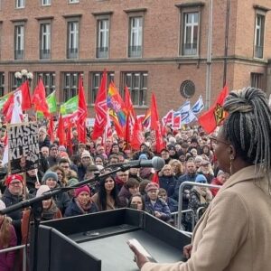 Aminata Touré Instagram - They said: 15.000 Leute in Kiel! 🥹♥️🙏🏾
Danke, Kiel!
Es bleibt unsere Pflicht nicht nur heute auf die Straße zu gehen, sondern auch an jedem anderen Tag für unsere Demokratie zu kämpfen.

Großen Dank an @dgb.kiel.region für die Organisation und das Mobilisieren!