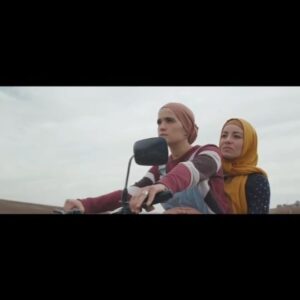 Amira Hilda Douaouda Instagram - Taftafa wel Mokninn : 🤍👊🎬

Synopsis : 
"Apprenant la maladie de son amoureux, Moufida, jeune femme d'un village de l'est algérien décide d'aller le voir à Alger en traversant le pays à mobylette avec la complicité de son amie Rym. Elle se retrouve confrontée à l'auteur de son histoire, une discussion entre les deux commence engendrant quelques tensions."
 
Ce soir a 22h à l'Institut Francais d'Alger.

Rralisateur : @amirbensaifi

With Love ❤️