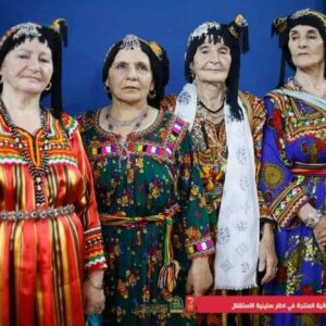 Amira Hilda Douaouda Instagram - QUEENS OF ALGERIA 👑🇩🇿❤️ : 

" Je voulais vous parler de toutes ces valeureuses femmes dans les photos , ces femmes qui ont réellement vécu l'horreur dans leur village ou fut tourné le film , leurs proches ont été assassinés et torturés devant leurs yeux de jeunes filles , des récits d'atrocités qui dépassent la fiction.  La région a vécu un massacre commis par les soldats de l’armée coloniale  le 6 mai 1957 et le 4 novembre 1957. Le village avait été encerclé, détruit totalement puis incendié et sa population a été déportée dans un camp de concentration.
 
Pendant les journées froides de tournage 
ses femmes étaient notre rayon de soleil, leur sourire nous réchauffait le cœur, humbles et toujours de bonne humeur , elles nous apprennent que même si le monde n’est pas tout rose, il n’est pas tout noir non plus. 

Je tenais aussi à remercier l'association
Tadukli taddart lejdid iwaquran Mourad Arab Yacine Hamraoui et tout les membres 
Tajma3it du village 
 @HikingTherapy  Foufa Net Allo 
Bravo pour le travail remarquable que vous accomplissez au quotidien ❤️ "

Par @brahim_hamadi_madbox

EXECUTION إعدام  de Youcef Mahsas
وزارة الثقافة والفنون الجزائرية 
Centre Algérien de Développement du Cinéma 
@madboxprod Productions