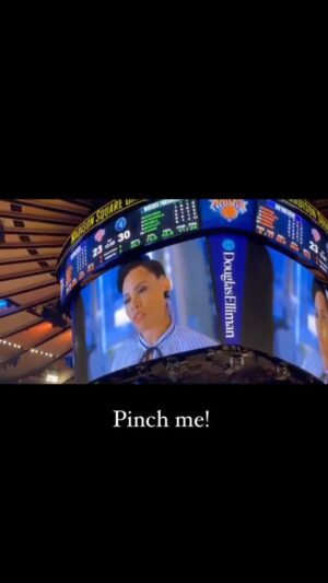 Amirah Vann Instagram - Thank you @nyknicks ❤️❤️❤️

🎥 @happy2bmechie 
#knicks #nba #queensgirl