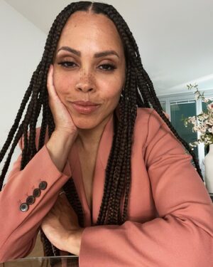 Amirah Vann Instagram - I see God in you. 

Breathe.

And get to “work”.

♥️

Braids by @touched_by_tiff assisted by @anggg_thegreat 🙌🏽