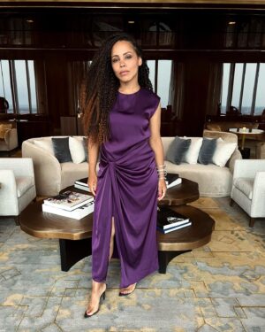 Amirah Vann Instagram - What is treasure? What is joy? What is purpose? Maybe it’s loving Beyond. Beyond pain. Beyond stress. Beyond disagreements. Beyond judgement. Beyond sense. Beyond self. Let God take care of the rest 🙌🏽💜🙌🏽 #leaningintoGod #lovingbeyondperceivedlimits #itsapractice