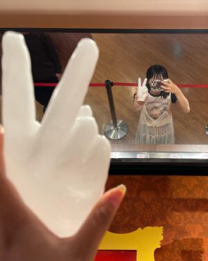 Amisa Miyazaki Instagram - 先日、お台場のマダム・タッソーにお邪魔してきました！！
・
色んな有名人達がいてすごくテンションあがったし、自分の手の形のワックスハンドも作ってきたよー！
・
チケット購入の際に使用できる、特別割引プロモーションコードもチェックも皆さんに共有！！
是非行ってみてねー！！
・
チケット購入ページ： https://www.madametussauds.com/tokyo/tickets/
プロモーションコード：2023

#マダムタッソー #マダムタッソー東京  #お台場