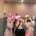 Amisa Miyazaki Instagram - 海外でバービーの映画観る時ピンクのコーデで行くのが流行ってるらしくて、従姉妹とお姉ちゃんの3人でピンクの格好していった😂 #barbie
