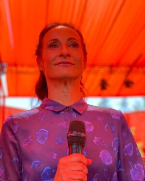 Amparo Noguera Instagram - Erernamente agradecida y emocionada de haber sido parte de este CAMBIO DE MANDO CIUDADANO.Un emotivo y profundo acto cultural en La Comuna De La Pintana. Gracias a todo este amoroso y brillante equipo.
Gracias Presidente Gabriel Boric!
