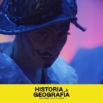 Amparo Noguera Instagram - ¡Por Semana Santa hemos venido a dejar bendecido tu feed! Te compartimos 10 imágenes (stills) de @historiaygeografiafilm 🎬🥸⚔️ Amparo Noguera (@amparo_nogueraoficial) protagoniza esta ácida y divertida sátira sobre la identidad nacional, interpretando a Gioconda Martínez, una actriz de televisión en decadencia que regresa a su ciudad natal para montar una obra de teatro sobre la conquista de Chile. Con un elenco estelar que incluye a Catalina Saavedra (@catalinasaa), Steevens Benjamin (@steevens_benjamin), Pablo Schwarz, Paloma Moreno (@palomamoreno) y Paulina Urrutia (@paulinaurrutia1), "Historia & Geografía" te invita a un viaje irreverente por la historia de Chile, sus mitos y contradicciones. Los esperamos en las salas desde el 18 de abril 🎬 #HistoriaYGeografía