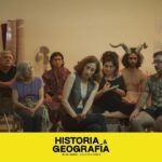 Amparo Noguera Instagram - ¡Por Semana Santa hemos venido a dejar bendecido tu feed! Te compartimos 10 imágenes (stills) de @historiaygeografiafilm 🎬🥸⚔️ Amparo Noguera (@amparo_nogueraoficial) protagoniza esta ácida y divertida sátira sobre la identidad nacional, interpretando a Gioconda Martínez, una actriz de televisión en decadencia que regresa a su ciudad natal para montar una obra de teatro sobre la conquista de Chile. Con un elenco estelar que incluye a Catalina Saavedra (@catalinasaa), Steevens Benjamin (@steevens_benjamin), Pablo Schwarz, Paloma Moreno (@palomamoreno) y Paulina Urrutia (@paulinaurrutia1), "Historia & Geografía" te invita a un viaje irreverente por la historia de Chile, sus mitos y contradicciones. Los esperamos en las salas desde el 18 de abril 🎬 #HistoriaYGeografía