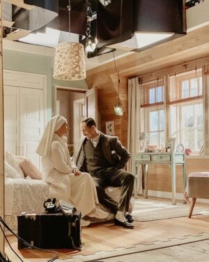 Amparo Noguera Instagram - Esperando en el set, se producen encuentros…
#laleydebaltazar #hijosdeldesierto  @marceloalonsoactor @mega.tv 📸: @bdellaschiava