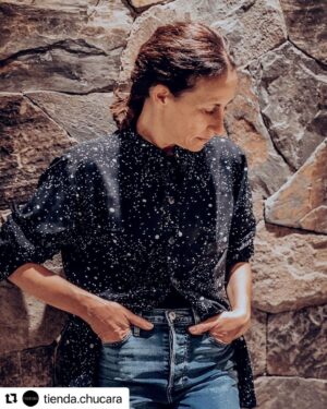 Amparo Noguera Instagram - Camisa @tienda.chucara de mi querido amigo y compañero @fele.rojasd