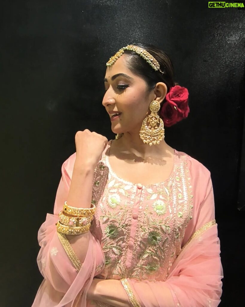 Amrita Chattopadhyay Instagram - Some SLB vibes... ✨ #throwback #worklife #event #jewelry #peach #rose #glam #tbt #instamood #instagram #instaphoto #instaphoto