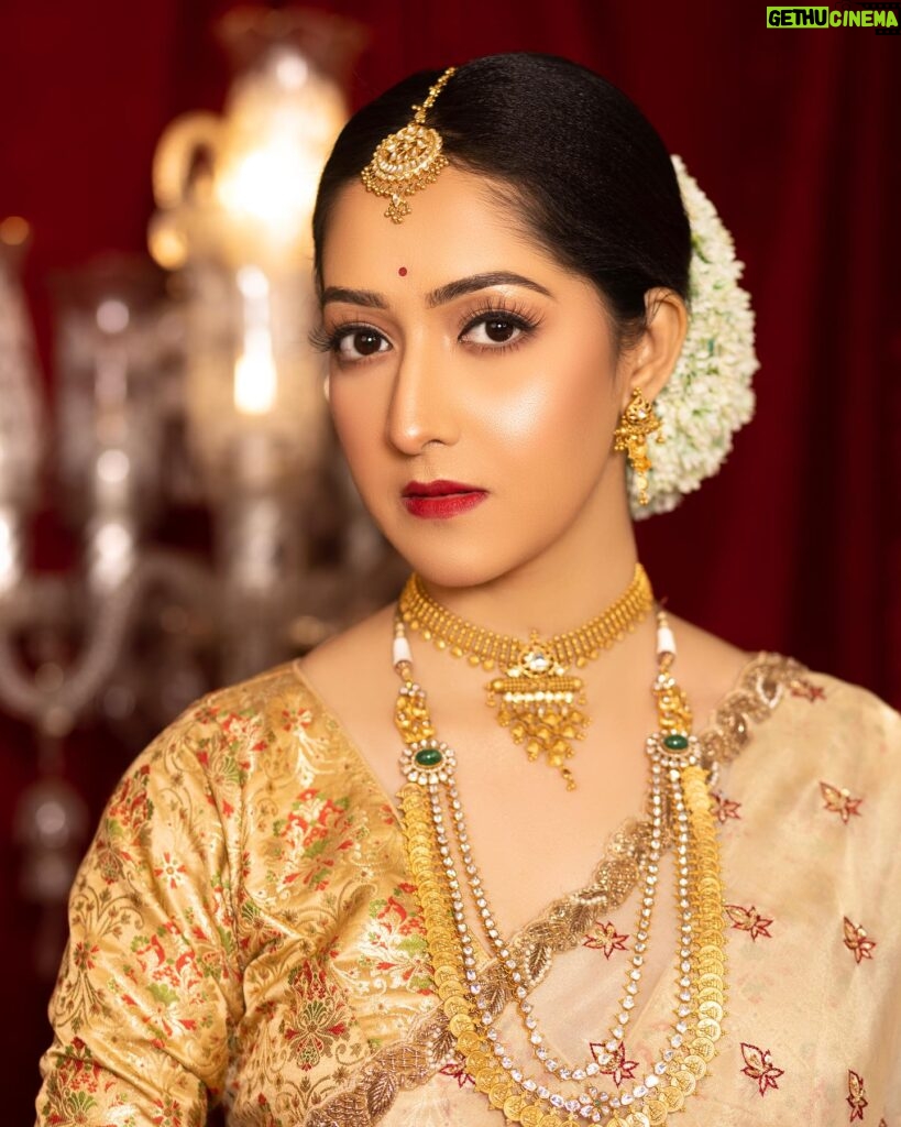 Amrita Chattopadhyay Instagram - “Elegance is the only beauty that never fades” ACTRESS: @amritachattopadhyay_ PHOTOGRAPHER : @teamweddingera DESIGNER: @avijitdasofficial_bengal JEWELLERY: @avama_jewellers STUDIO: @starcraft_insta MAKEUP & HAIR @makeupartist_susmitabiswas Feel free to Call/ Whatsapp us to get amazing makeovers🫰🏻🫰🏻on your special day🌸🌸 Booking open for 2024-2025👇🏻👇🏻👇👇: 📲📱📞call 8013591988 whatsapp 7003049092