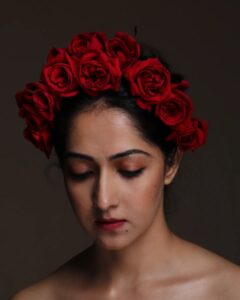 Amrita Chattopadhyay Instagram - In the mood for 🌹✨ . . . . . . . . 📸 @sandipphotographer #instagram #instamood #instashoot #instagood #fridakahlo