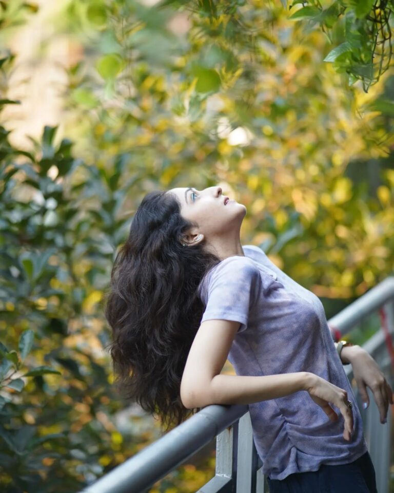 Amrita Chattopadhyay Instagram - Jhor asche naki?? 😅😇 📸 @that_cam_boy_official #noedit #nofilter #instamood #instasummer #instagram #green #nature #candid #candidshot #waitingforrain