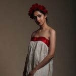 Amrita Chattopadhyay Instagram - 🌹🌹🌹🌹 Frida×Laalsada Headgear- Lakshmi Lama Concept- Yourstruly Photography- @sandipphotographer #conceptshoot #instagram #instamood #instalove