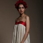 Amrita Chattopadhyay Instagram - 🌹🌹🌹🌹 Frida×Laalsada Headgear- Lakshmi Lama Concept- Yourstruly Photography- @sandipphotographer #conceptshoot #instagram #instamood #instalove