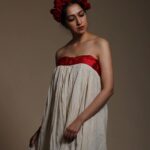 Amrita Chattopadhyay Instagram - 🌹🌹🌹🌹 Frida×Laalsada Headgear- Lakshmi Lama Concept- Yourstruly Photography- @sandipphotographer #conceptshoot #instagram #instamood #instalove