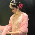 Amrita Chattopadhyay Instagram – Some SLB vibes… ✨

#throwback #worklife #event #jewelry #peach #rose #glam #tbt #instamood #instagram #instaphoto #instaphoto