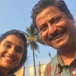 Amruta Subhash Instagram - Ok got so many messages asking me who played my husband in the film❤️ Si happy that my old friend Shrikant Yadav @yadavshrikant is getting so much praise for this role! He is a fantastic actor, you must have seen him in #jalsa as a cop or also in #familyman . He has played my colleague‘s role in Marathi film #killa . Apart from being a superb actor he is a great human being ❤️Let me take this opportunity to express my gratitude towards him for his kindness and support throughout the #luststories2 shoot.He is such a such a pure and gentle soul.. just like Seema’s husband Kamal in the film.We have been lucky to have him as kamal. @konkona @tillotamashome hai na? श्रीकांत यादव हे नाव मराठी प्रेक्षकांना अपरिचित नाही. लस्ट स्टोरीज मधे त्यानं नाझ्या नवऱ्याची भूमिका इतकी अप्रतिम केली आहे की गेले २ दिवस अनेक हिंदीतल्या कलाकार दिग्दर्शकांचे मला श्रीकांत चं कौतुक करायला फ़ोन येत आहेत. माझे आणि त्याचे यातले प्रसंग खूप आव्हानात्मक होते आणि श्रीकांत च्या शांत आधारामुळे ते प्रसंग मी मोकळेपणानं वठवू शकले. श्रीकांत, तुझे मनापासून आभार. आणि कृतज्ञता❤️तू चित्रपटातल्या कमल इतकाच समंजस आणि प्रेमळ आहेस.❤️ @yadavshrikant