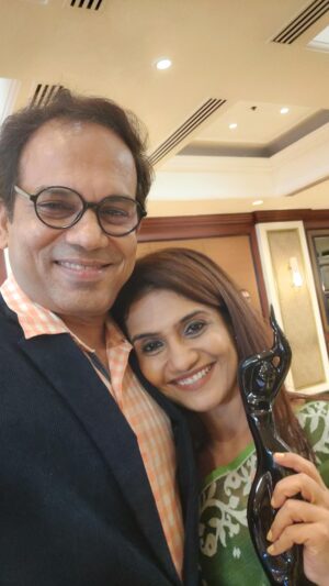 Amruta Subhash Instagram - So grateful to the entire team of #luststories2 ! Thank you @konkona for my character Seema. Thank you @poojatolani.21 @ashidua @netflix_in @anandbansal2810 and the whole team! And last but not the least @tillotamashome and @yadavshrikant you both complete Seema! Thank you so much to you both! Thank you @filmfare for awarding Seema. Thank you Jury❤️❤️❤️❤️
The saree I am wearing is gifted to me by @renukash710 for she loved my work. Renukatai Shahane everyone complimented me for the saree. And yes.. it’s an absolute honour to share this award with my favourite @shefalishahofficial .. l love her so much❤️❤️❤️Gratitude ❤️
लस्टस्टेरीज्२ साठी फिल्मफेअर मिळालं याचा खूप आनंद होतो आहे. माझ्या संपूर्ण टीमचे आभार! ही साडी मला रेणुकाताई शहाणेनं भेट दिली होती माझं काम आवडलं म्हणून! आज आवर्जून नेसले आणि बक्षिस मिळालं म्हणून जास्त आनंद झाला❤️❤️❤️