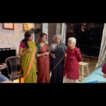 Amruta Subhash Instagram - मुक़्तसरसी बात है..तुमसे प्यार है.. तुम्हारा इंतजार है.. तुम पुकार लो..This song haunts me.. what an amazing melody and words.. #diwalidiaries #musicaldiwali आमच्या संगीत दिवाळीतलं हे पुढचं गाणं.. आम्हा सर्वांचंच अतिशय आवडतं.. त्याचे शब्द.. संगीत.. आवाज.. सगळंच भारून टाकणारं.. गूढ . सलील तुझ्या पेटीच्या सुरानी ही गूढता अजूनच गहीरी झाली..❤️ @ash_winideshpande