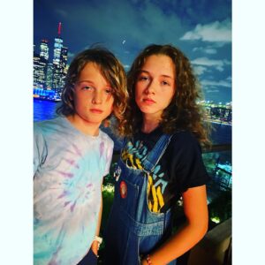 Amy Carlson Instagram - The children.❤️❤️#summersunset