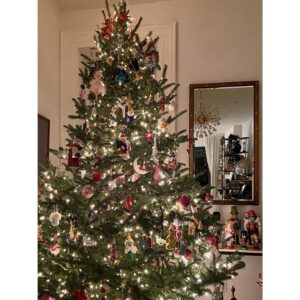 Amy Carlson Instagram - Happy Holidays! ❤️✨🙏 🌲