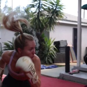 Amy Johnston Instagram - Some Sunday hype 🔥

Where my guitar hero peeps at tho? #throughthefireandflames 

Love training with my guys 🙏@vswarn
@nikita_teterev 🎥

Thanks @venum @venumwomen for these perfect gloves and shoes!!! ❤️😘😘

Love this top by @publicmyth.vancouver ❤️