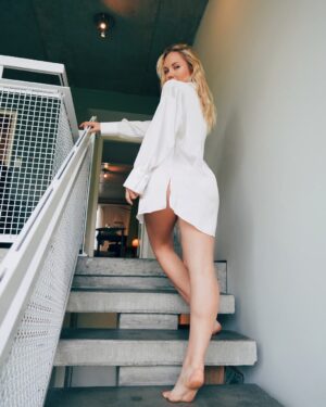 Amy Johnston Instagram - Sundays are for walking around your place pantless...now get after it! 

So much fun shooting with my favorite @taramacken always a blast🔥