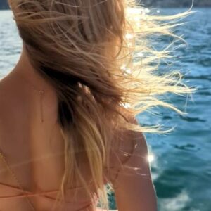 Amy Johnston Instagram - Out of the office. BRB 🤗