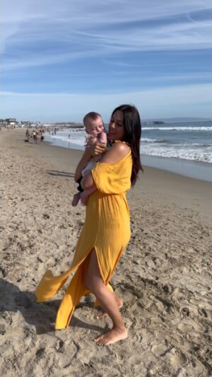 Amy Maghera Instagram - Mama and baby day at the beach! And thanks to my bro @arun_entwistle for introducing me to this beautiful song that I’ve been playing constantly since her birth. Oh joy begin!!! 😭💛 #tbt #newmom #newmama #babyatthebeach