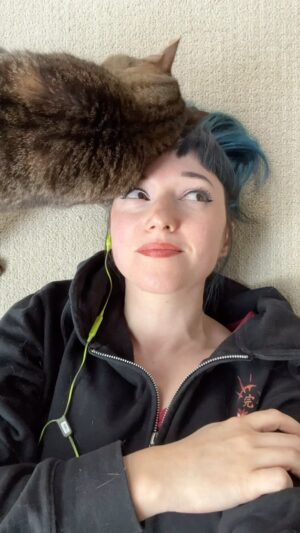 Amy Shira Teitel Instagram - Honestly, I tried to record some little education shorts but I’m wiped so here’s some cat lady things. #cat #caturday #author