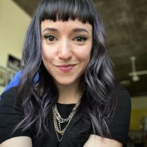 Amy Shira Teitel Instagram - My purple is fading but a good hair day nonetheless. Really happy when that coincides with a day I’m recording a new YouTube video! #creator #author #purplehair