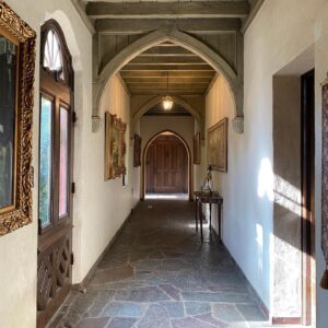 Amy Shira Teitel Instagram - Had a shoot yesterday in what felt like an ancient castle, and it also had a full bar? There was a harp in the living room and tapestries everywhere! It was amazing and I wanted to just poke around the house for hours but, you know, politeness and respect and all that fun stuff. #author #tv