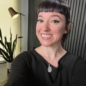 Amy Shira Teitel Instagram - A long day in front of the camera makes for a goobery post-shoot selfie. It was a long one but a fun one! Talking about things I can’t mention for a show I can’t name… coming to a TV near you soon! #historian #author