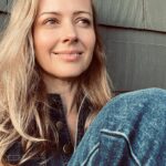 Amy Acker Instagram - Finally cool enough to wear pants😅
