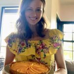 Amy Acker Instagram - Happy #piday! Hope your day is filled with sunshine and pie☀️🥧💛 (even if your pie is actually a tart like mine:))