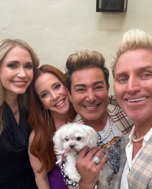 Amy Davidson Instagram - I rewrote this caption in my head a few times yesterday, and to be honest, my thoughts are still jumbled… What @yasbeckamy has created with the @johnritterfoundation and the work they are doing for aortic awareness is mind blowing. The lives the foundation is saving and the family units they are helping to stay intact is nothing short of extraordinary…And still, John is not here. John’s death was the catalyst for a foundation that continues to educate people and bring to light aorta health and awareness. John’s death has saved so many lives…Aortic dissections do NOT have to be a death sentence. 🙌🏻 But for John, it was… And if he knew the impact he would be making now, I truly believe he wouldn’t have had it any other way. Such bitter sweet feelings. So many emotions. 

The gala and silent auction raised so much money for the John Ritter foundation!! 👏🏻👏🏻 It was an honor to be on the auction committee amongst the amazing group of dedicated humans.  Thank you, Meredith, Amy and Jenn! Cheers to continuing to raise awareness and lots and lots of donations!!💜💜💜

I love you, John. I miss you. ♥️

Styling @curatedbysusansiegel 
Makeup @virtueandvixen 
Hair @lindsaytara28