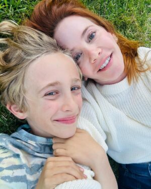 Amy Davidson Instagram - Impromptu photo shoot in the grass with my mini dude 📷🌱