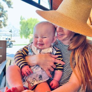 Amy Davidson Instagram - A day at the barn equals a great day! Thank you, Kales. I think it’s safe to say the kids had fun! 😄🐴🥕🐷🐮🦆🐓And Tildy…👶🏼 you are soooo delicious, baby girl!💕💕