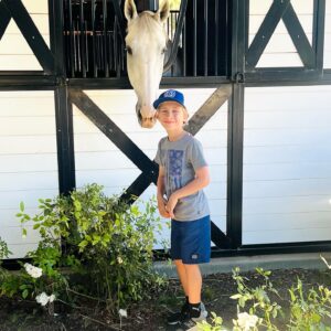 Amy Davidson Instagram - A day at the barn equals a great day! Thank you, Kales. I think it’s safe to say the kids had fun! 😄🐴🥕🐷🐮🦆🐓And Tildy…👶🏼 you are soooo delicious, baby girl!💕💕