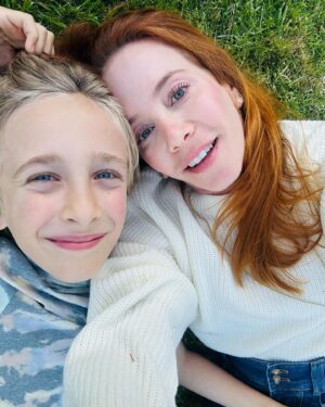 Amy Davidson Instagram - Impromptu photo shoot in the grass with my mini dude 📷🌱
