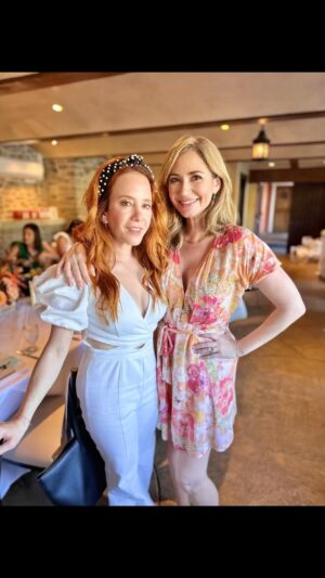 Amy Davidson Instagram - A group of dear friends, inspiring women (and Dalton😙) helped to bring sunshine to a very challenging week.☀️Feeling so grateful to be surrounded by fantastic souls while celebrating a lovely Friendsgiving. 🌻 Thank you for including me, @goodcarmastudio @littlesleepies @ashleyaubra and @jamiemakeup 😘 An extra bonus was a few hours at my favorite "home away from home" @westlakevillageinn 🙌🏻♥️

Who brings you sunshine?! Tag them and let them know😚♥️

📷 @andrewcabral_photography