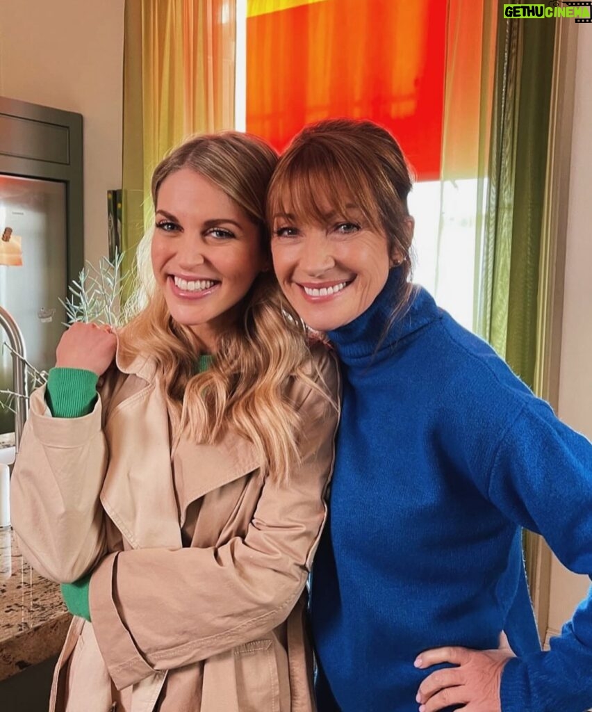 Amy Huberman Instagram - Of all the Mother-In-Laws to walk into all the shows… @janeseymour you are an absolute cracker! Loved pretending to absolutely hate each other in all of our scenes. If only we could have done some wrestling or MMA 🤼 To a fab cast and crew happy season 3 now on @acorn_tv @bbcamerica @amazonprime 🎥