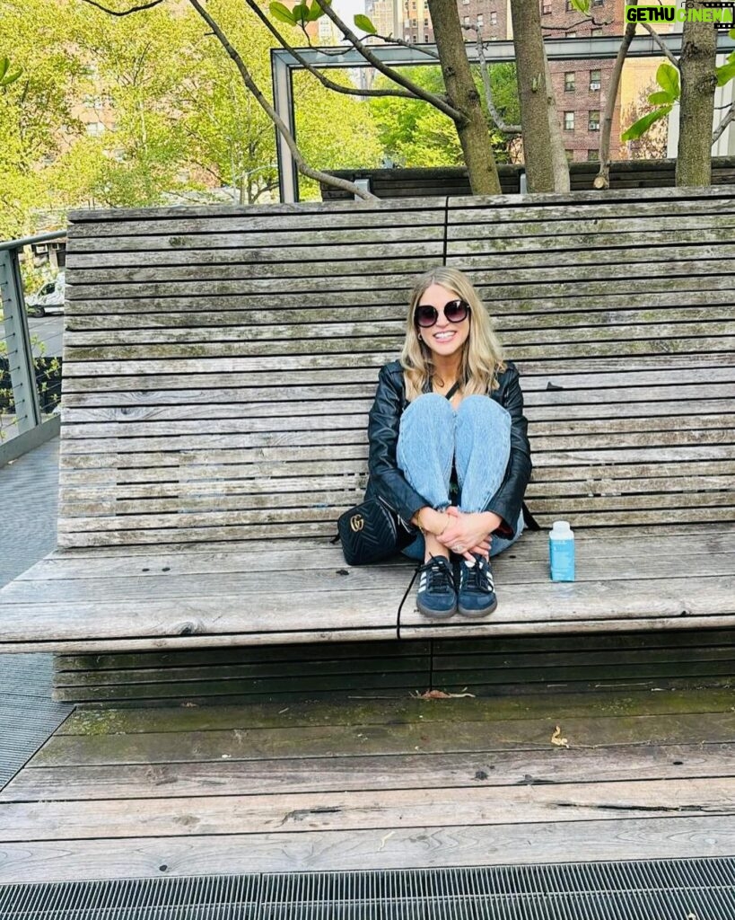 Amy Huberman Instagram - Bits and BODs. Dude with some fierce smoothie moves. Okay some recs; Balthazar, Jacks Wife Freda, 4 Charles, Pastis. Brass Monkey. Hi (👋) Line. Chelsea Market in Meatpackers. West Village strollin. The Whitney. Comedy Cellar lolling @ @kumailn & @jarcuri. Shouting “LOOK at the cherry blossom flurry!!” possibly louder than necessary. Monchichi spotting; time machine directly back to 1987. Once a gardener always a gardener. 🌳 👌 Loving the napkin placing on Bod’s leg making it look like he’s absolutely wearing training shorts and knee high socks out to dinner #casualmonday. Dins may not have agreed with me 💨.