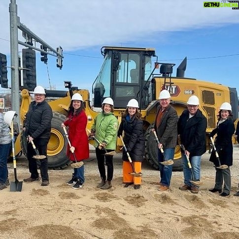 Amy Klobuchar Instagram - After two hours and five minutes of sleep 😴 post-budget vote and some lucky Delta connections I made it to Moorhead! We broke ground this morning on the 11th St. underpass, a long-awaited project utilizing federal and state funding. Enough train 🚊 delays! This will improve public safety and better the city for decades to come.